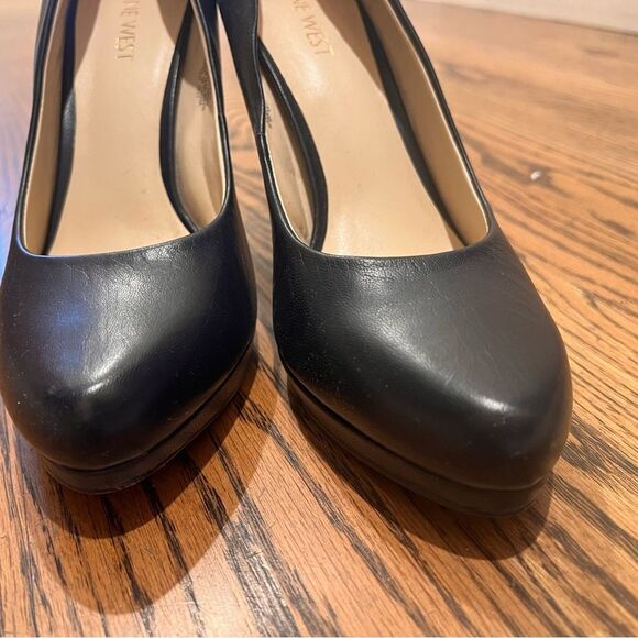 Nine West Rocha black leather almond toe slip on platform heels size 7.5 pumps - Picture 6 of 16